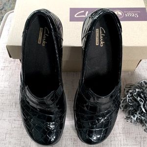 Woman’s Clark’s Black Comfortable Shoes 👞